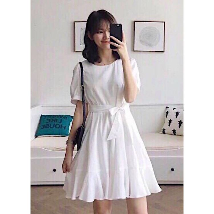 Đầm trắng đuôi cá cột eo