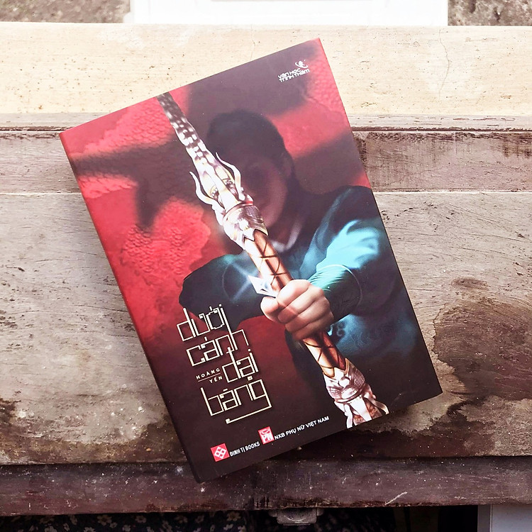 DƯỚI CÁNH ĐẠI BÀNG