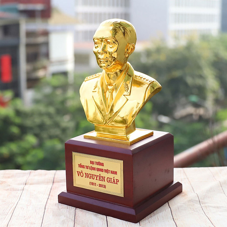 Tượng Đại Tướng Võ Nguyên Giáp mạ vàng 24K - Ảnh 3