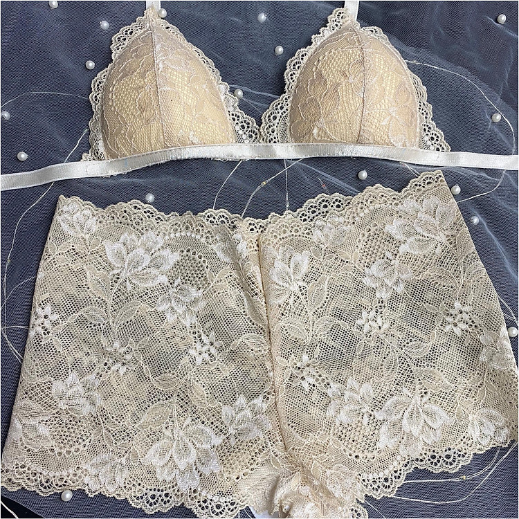 Bộ Nội Y Thiết Kế Ren Cao Cấp Trắng pha Vàng nhạt Có Mút Quần Đùi