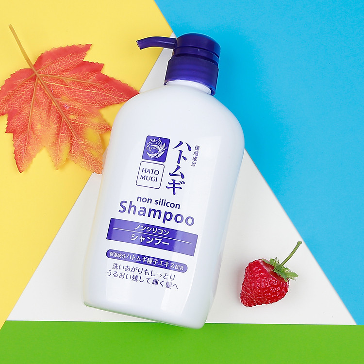 Dầu gội Hatomugi chiết xuất hạt Ý Dĩ & Dầu Ngựa 600ml