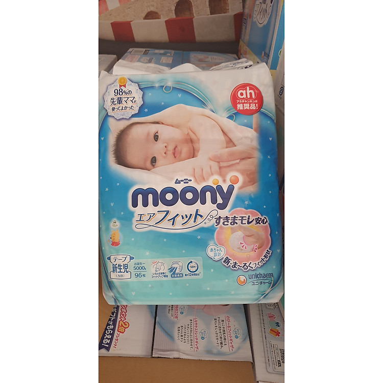 Tã dán sơ sinh Moony Newborn 90 + 6 (96 miếng)