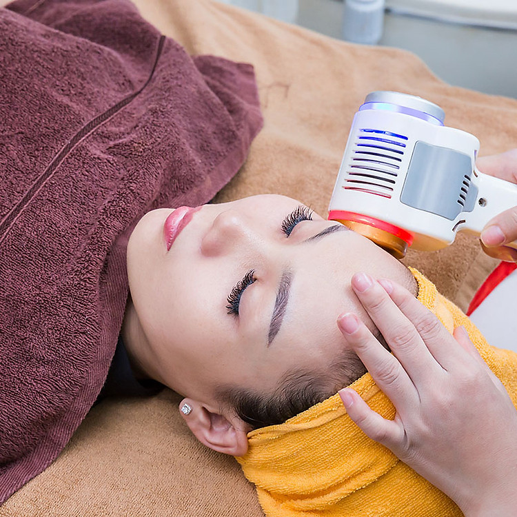 Hồng Gấm Spa- Chăm Sóc Da Chuyên Sâu Sử Dụng Tinh Chất Vitamin C