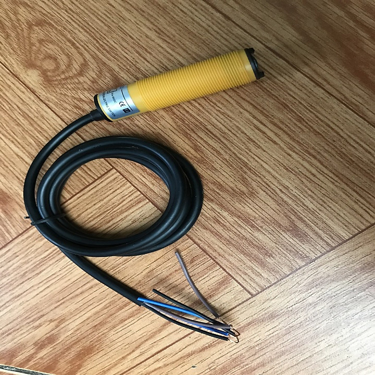 Cảm Biến Khoảng Cách E3F-DS100C4 Hàng nhập khẩu