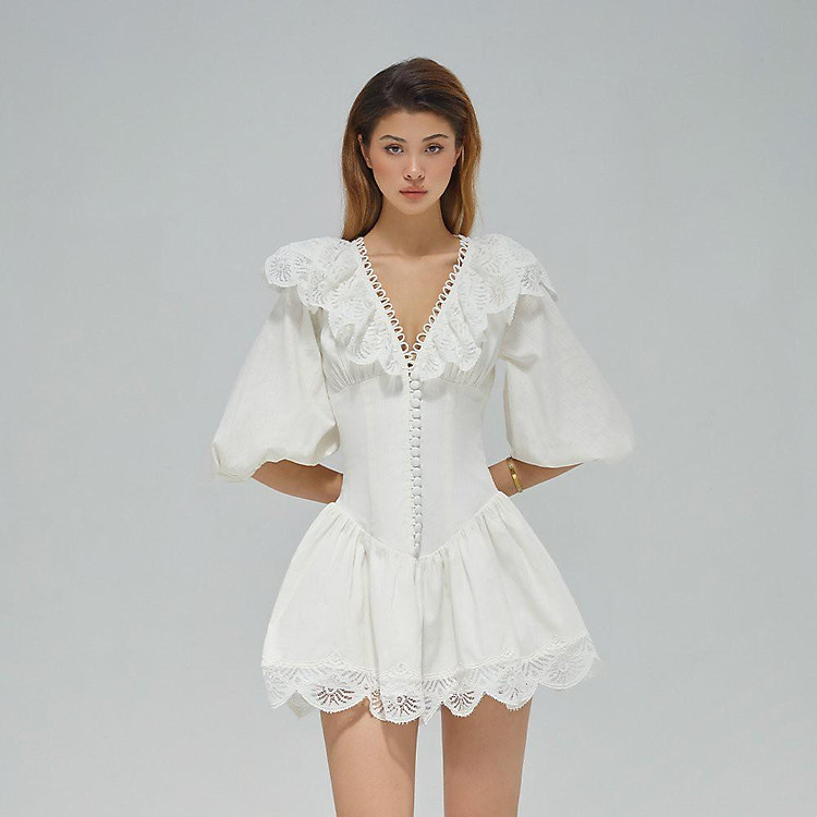 DEAR JOSÉ - Đầm xòe ngắn cổ V phối ren tay lửng Make Me Sway trắng