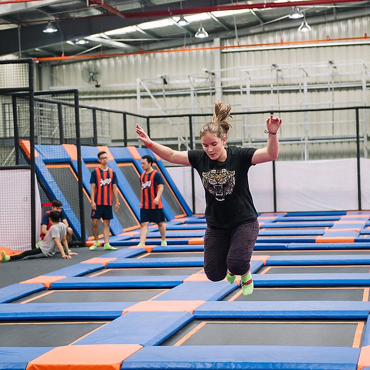 Jump Arena - Combo 01Vé Vào Cổng 60 Phút + 01 Vớ Bám + 01 Thức Uống Dành Cho 1 Người (HCM/ HN)