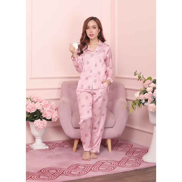 Bộ pijama lụa thu đông tay dài quần dài họa tiết quả dâu H091