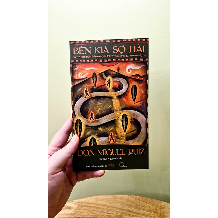 BÊN KIA SỢ HÃI – Truyền thống tâm linh của người Toltec về giấc mơ, quán niệm và tự do