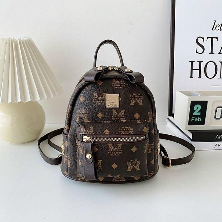 Balo họa tiết chữ M 2 màu đen trắng