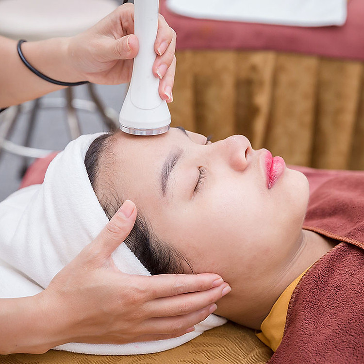 Áp Dụng 1 Trong 4 Liệu Trình Chăm Sóc Da Trị Mụn/Chạy Vitamin C / Collagen Tươi/ Thải Chì Tại Trung Tâm Chăm Sóc Sắc Đẹp IGlow Beauty