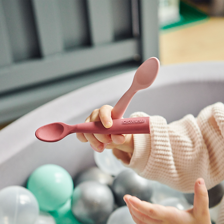 Mua Muỗng ăn dặm silicone mềm mại MinikOiOi Chính hãng Giá rẻ - Hình ảnh 4