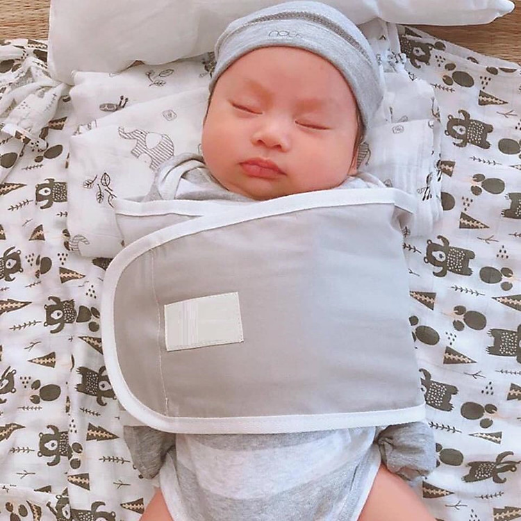 Khăn Quấn Cho Bé Khi Ngủ Chống Giật Mình Màu Ghi