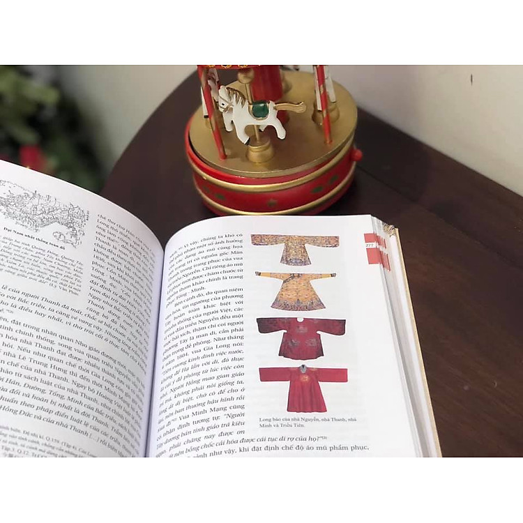 NGÀN NĂM ÁO MŨ - Ảnh 3