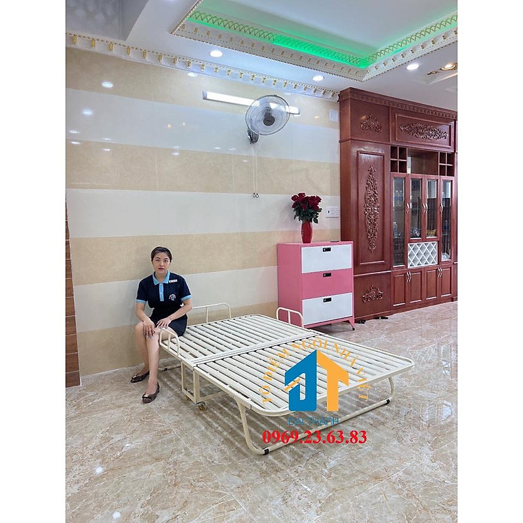 Giường sắt xếp di dộng 1m x 2m màu kem.