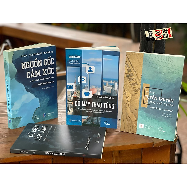 Bộ tứ Ma trận truyền thông: DỮ KIỆN LẤP LỬNG, CỖ MÁY THAO TÚNG, NGUỒN GỐC CẢM XÚC và KỸ THUẬT TUYÊN TRUYỀN TRONG THẾ CHIẾN