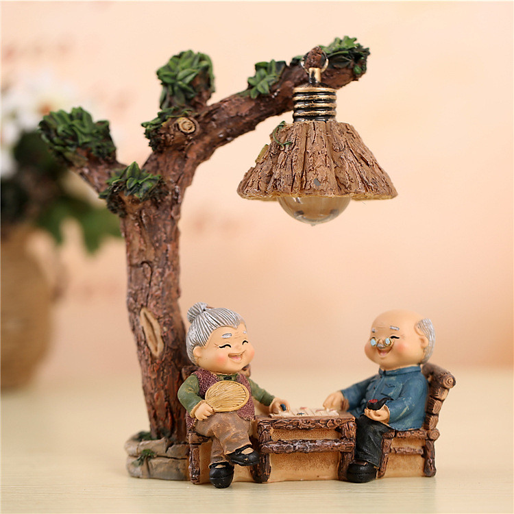 Tượng Trang Trí Ông Bà Chơi Cờ