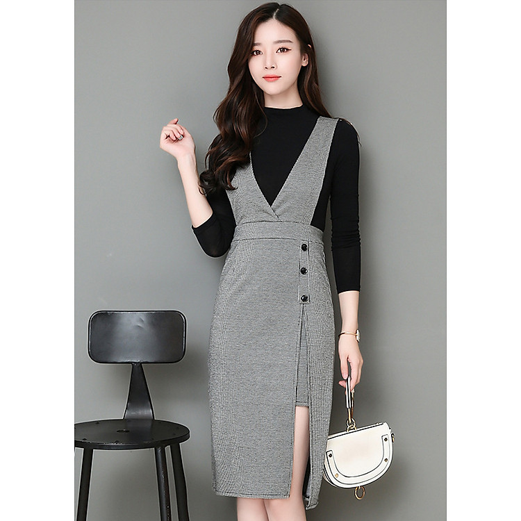 Set áo thun váy yếm xẻ tà caro S385