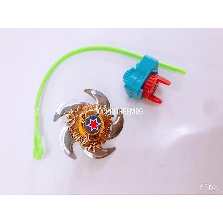 Đồ chơi con quay có day rút bằng kim loại