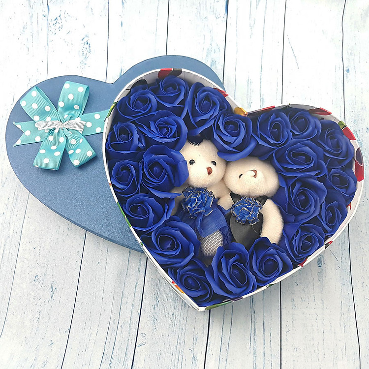 Quà tặng sinh nhật hoa hồng sáp hộp tim 2 gấu màu xanh