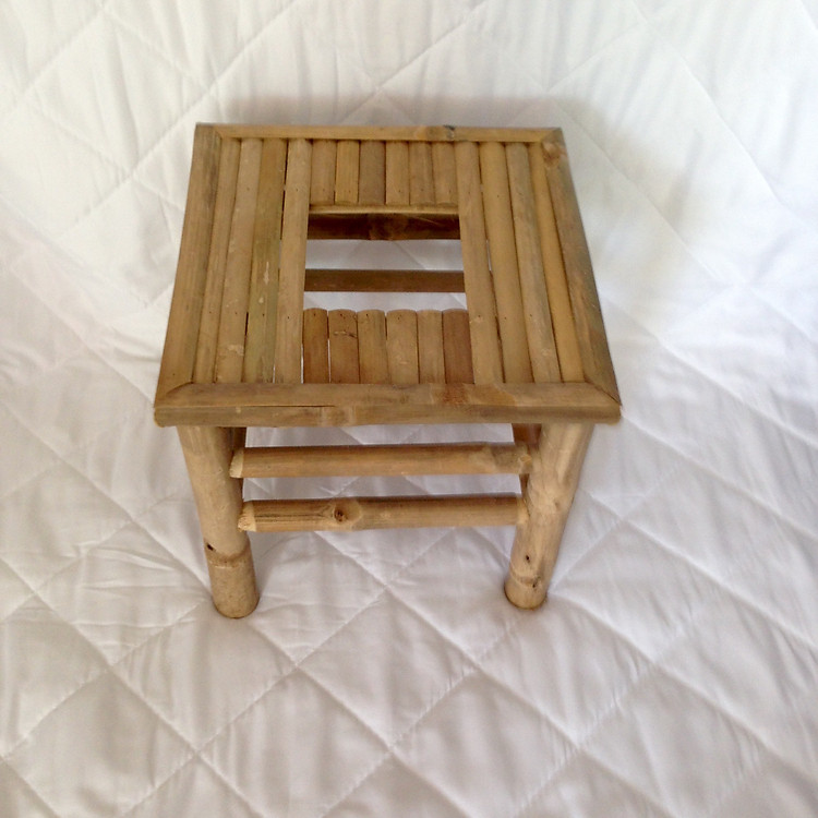 Ghế xông hơi vùng kín bằng tre - Tặng kèm 01 gói xông thảo dược và 01 váy xông hơi vùng kín