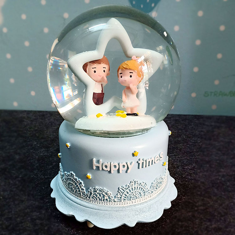 Quả Cầu Tuyết phát Nhạc có Đèn hình Chuyện tình Trăng Sao(10x15cm)