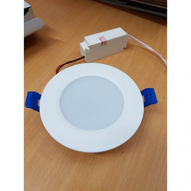 Đèn led âm trần