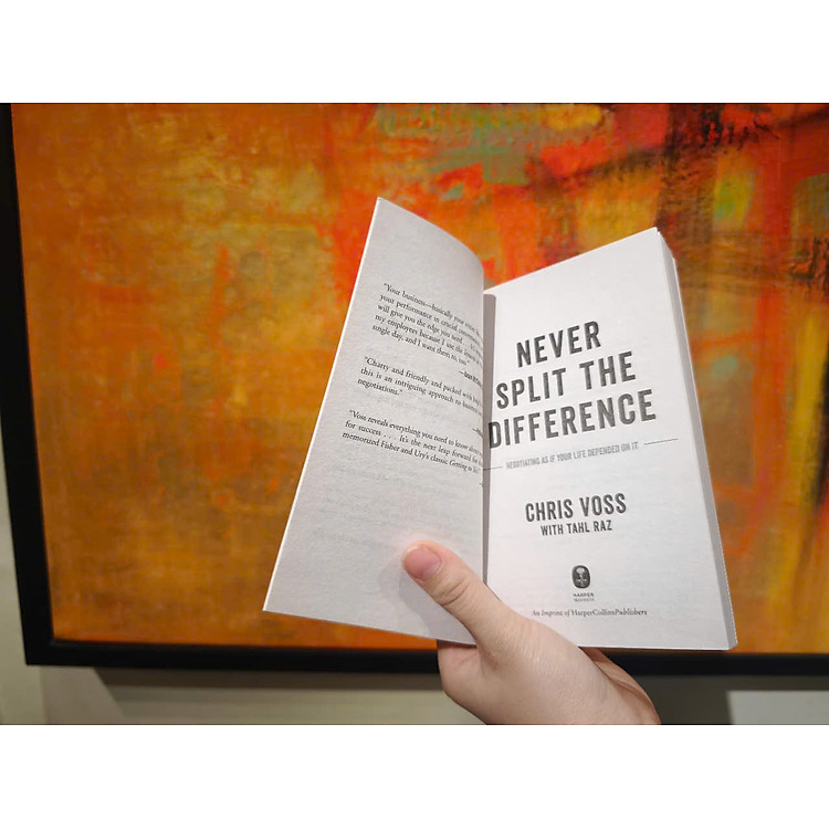 Never Split the Difference: Negotiating As If Your Life Depended On It - Ảnh 5