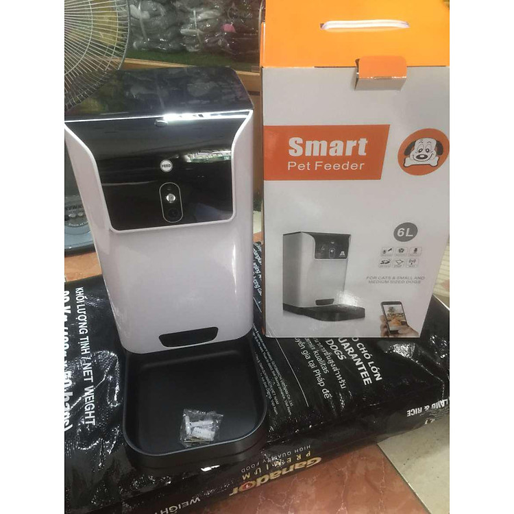Máy tự động cho Chó Mèo ăn, Điều khiển qua Điện Thoại 3G Wifi, Pet Feeder