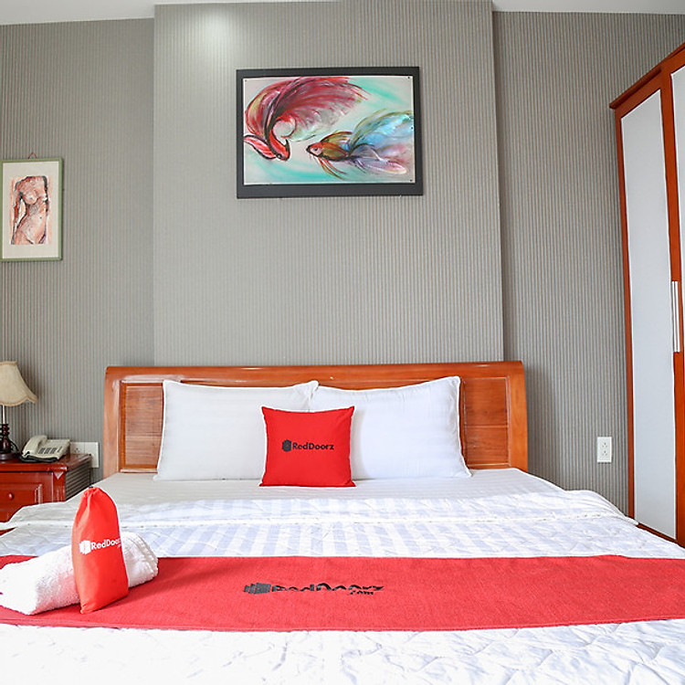 Khách Sạn RedDoorz Plus near Hoang Van Thu Park, Quận Tân Bình, Tp Hồ Chí Minh