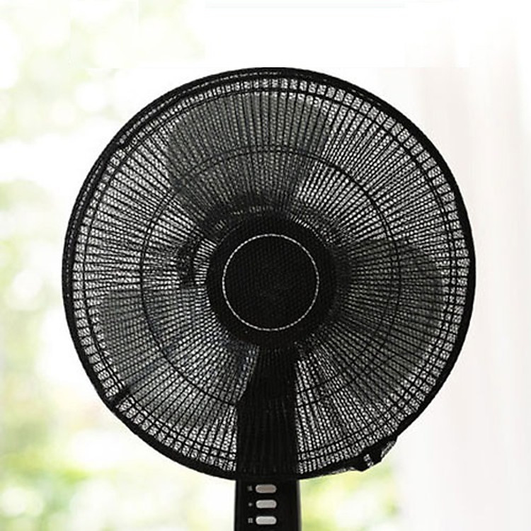 Lưới bọc quạt cỡ lớn bọc cả trước sau, có dây buộc và chốt chống tuột bảo vệ bé khi đang sử dụng (màu đen)