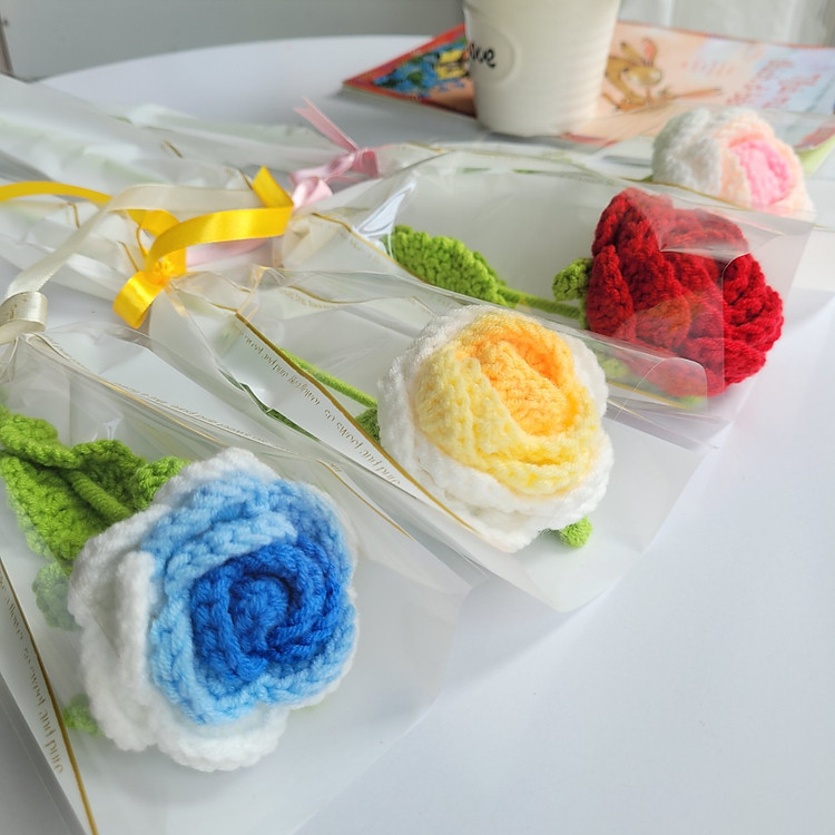 Quà tặng 1 nhánh hoa bằng len móc thủ công handmade - Hồng vàng - Ảnh 3