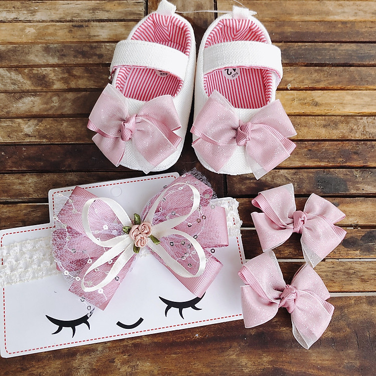 Giày Tập Đi Cho Bé Gái Vải Cotton mềm mại không đau chân, đế Simili chống trơn trượt , màu trắng nơ hồng cho bé từ 0 - 15 tháng