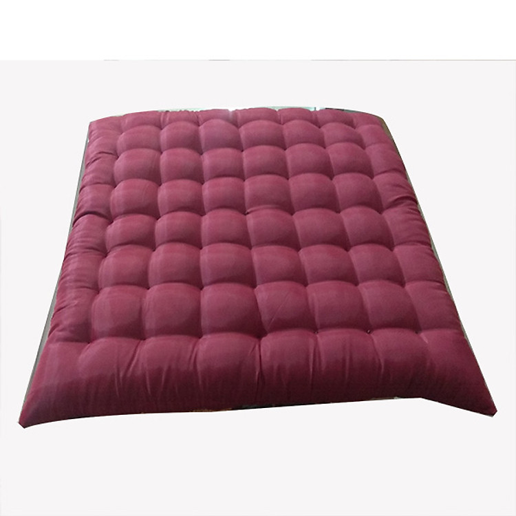 Đệm ngồi, mặt lụa màu đỏ, ruột bông ép, có 2 loại kích thước