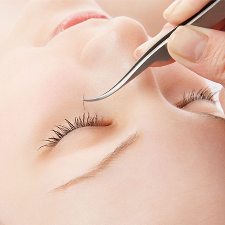 Dịch Vụ Nối Mi Lụa Bằng Keo Không Cay Tại Salon Hằng Hoàng