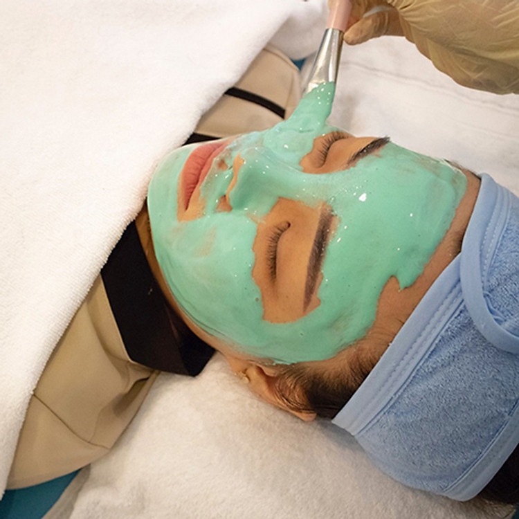 Khám Da Và Điều Trị Mụn Bởi Bác Sĩ Da Liễu Chuyên Khoa Tại Hồng Beauty Clinic