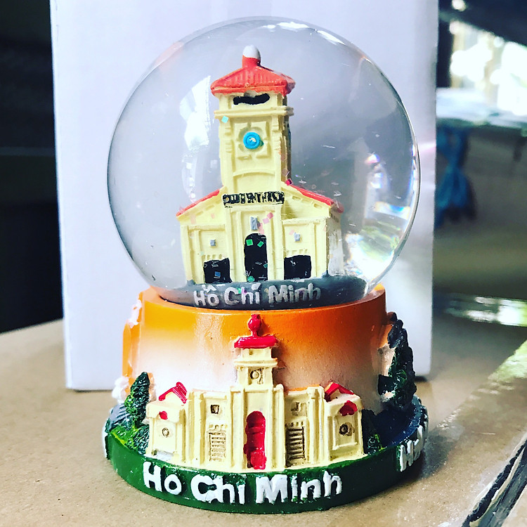 Quả Cầu Tuyết - Chợ Bến Thành