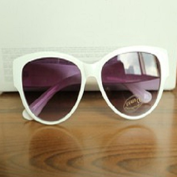 Kính mắt chống tia UV cho bé