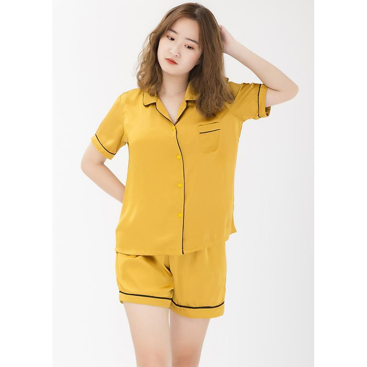 Bộ pijama lụa vàng