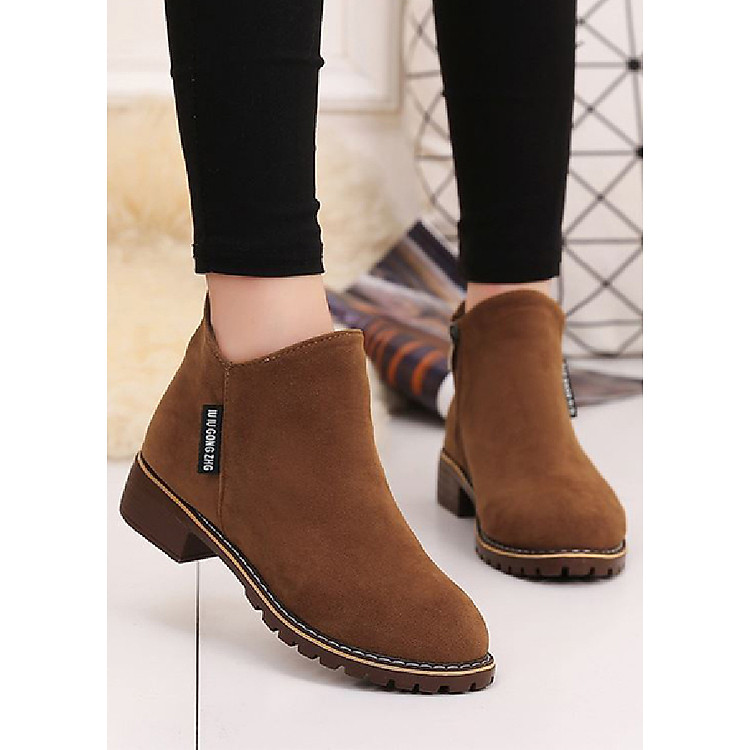 Giày boot nữ cổ ngắn đế trệt màu da bò GBN19903
