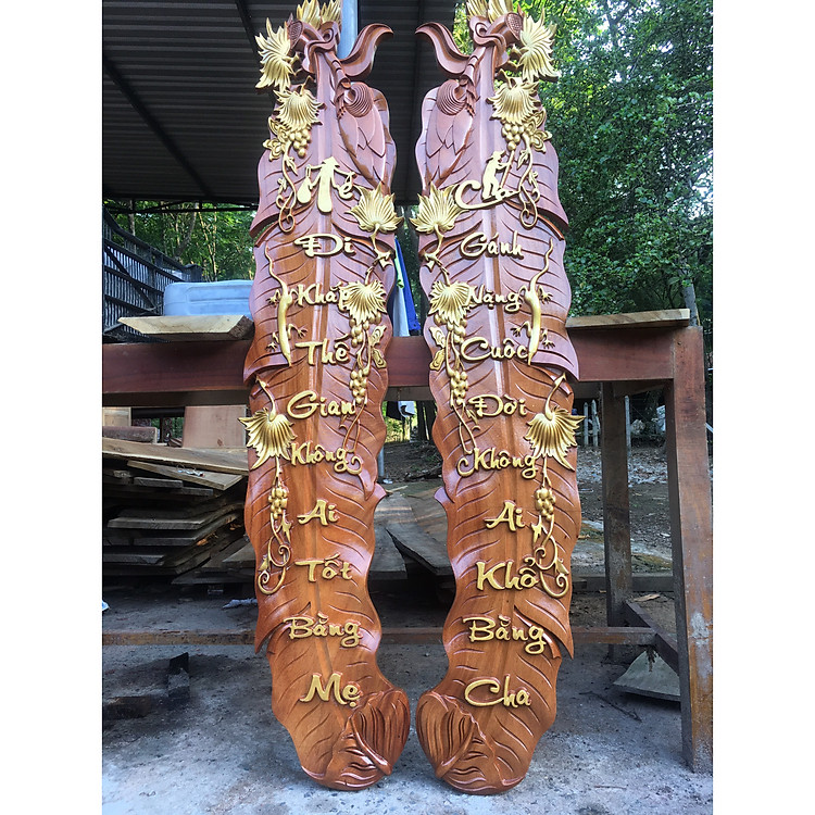 Cặp tranh lá chuối in câu đối CHA MẸ gỗ Gõ đỏ