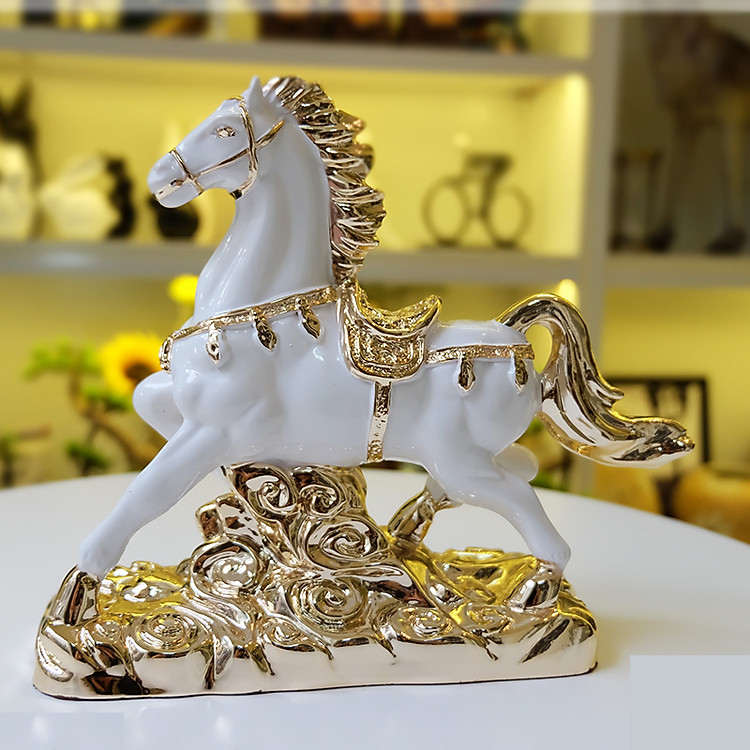 Tượng ngựa phi màu trắng