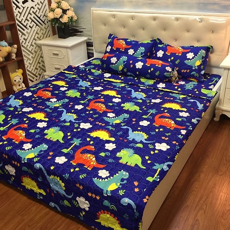 Set 3 món ga gối Poly cotton PL2 Rừng khủng long + Tặng 1 vỏ gối ôm