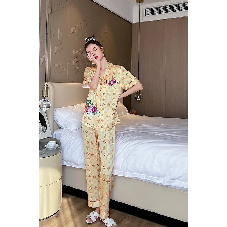 Bộ Đồ Ngủ Lụa Quảng Châu Cao Cấp Vàng Sang Xinh Xắn
