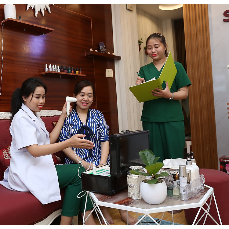 Massage Mặt Thư Giãn + Ấn Huyệt Thải Độc, Thanh Lọc Làn Da/ Điện Di Vitamin C Tại Sophia Spa