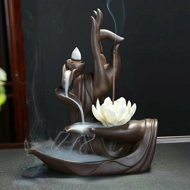 thác khói trầm hương bàn tay