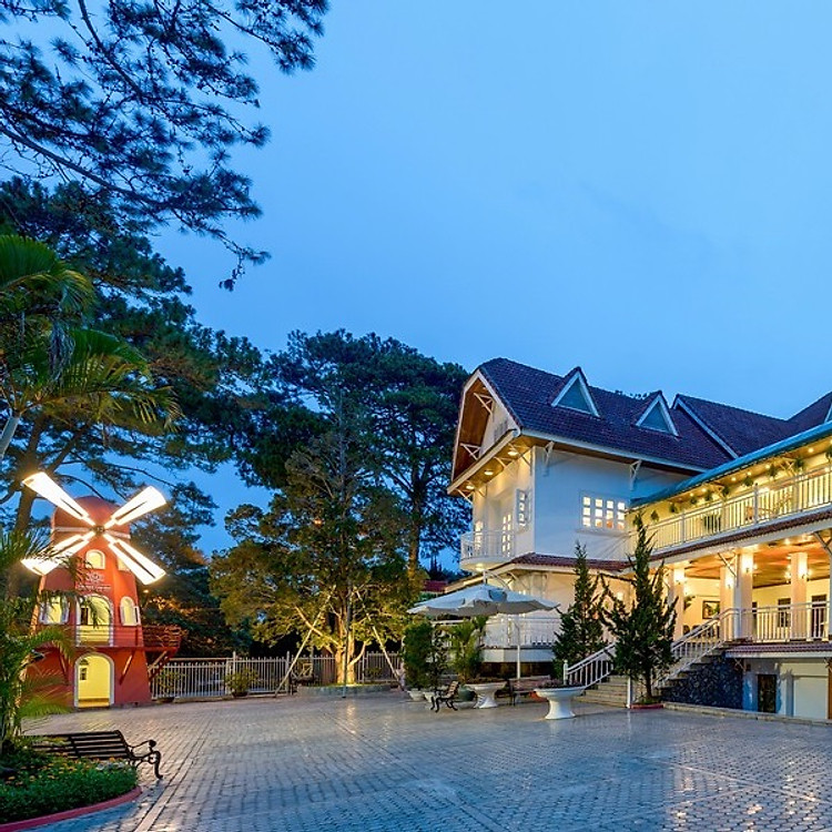 Monet Garden Resort 4* Đà Lạt - Buffet Sáng, Vị Trí Đẹp, Trung Tâm Thành Phố