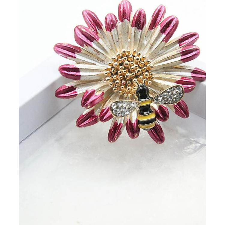 Cài áo ong hút mật (bông hoa cúc hồng)