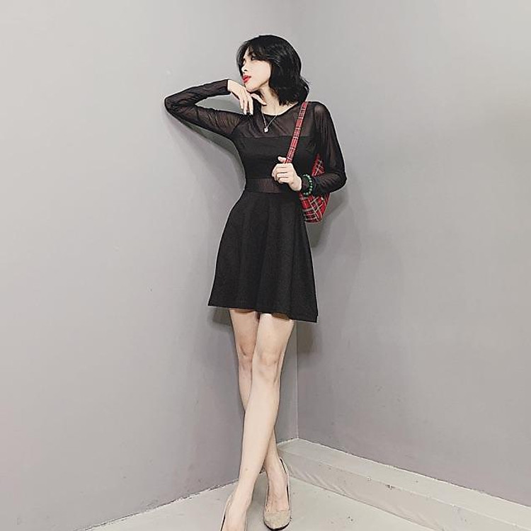 Đầm Xoè Tay Dài Phối Lưới Đen