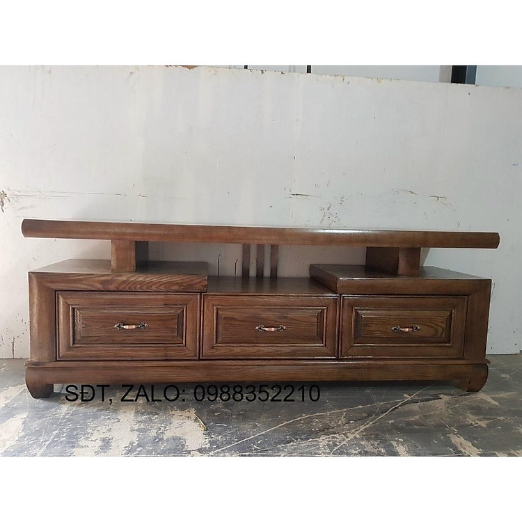 Kệ tivi gỗ sồi đen kiểm tra trước khi nhận hàng