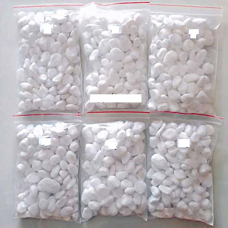 Sỏi trắng trải nền hồ cá cảnh, trang trí cây cảnh.
